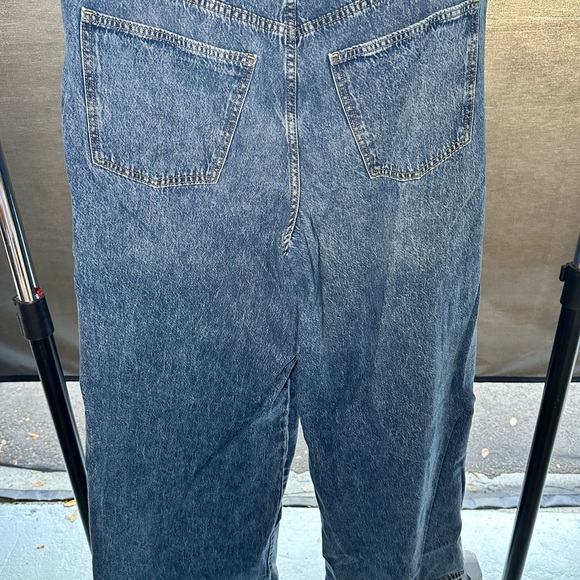 Universal Thread Blue Relaxed Jeans - Picture 5 of 6
